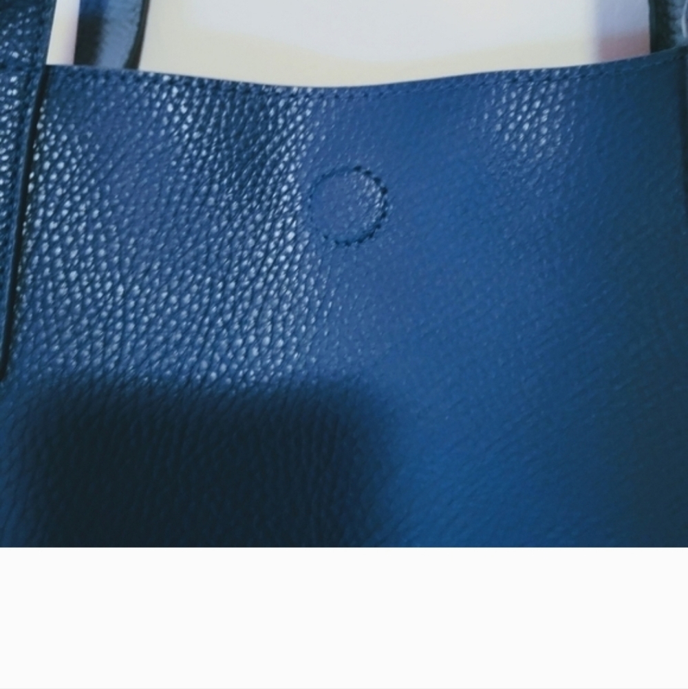 Reversible Blue Tote Bag Pebbled Faux Leather Dark & Light Blue Magnetic Closure - Picture 5 of 12